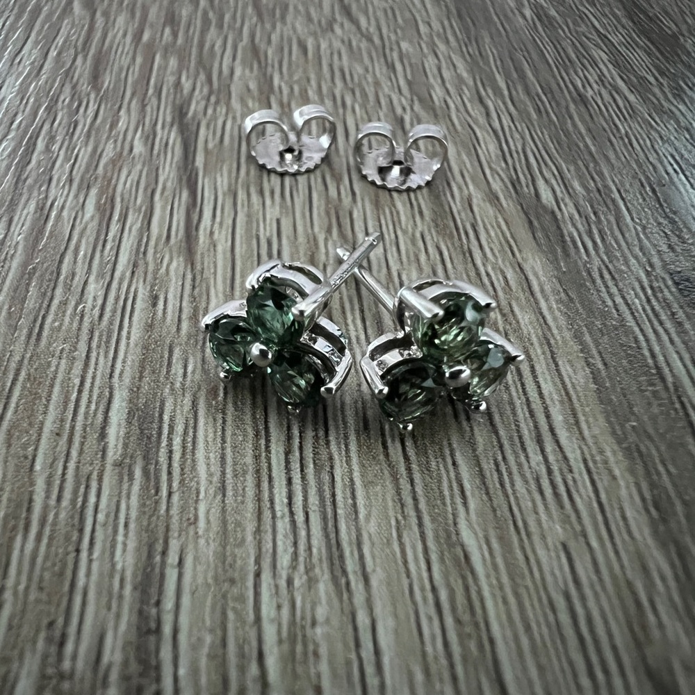 Green aria tourmaline earrings - Picture 9 of 10